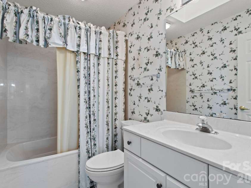 514 Cobblestone Lane, Flat Rock, NC 28731.  MLS# CAR4366078, YatesRealty ID 8907. 