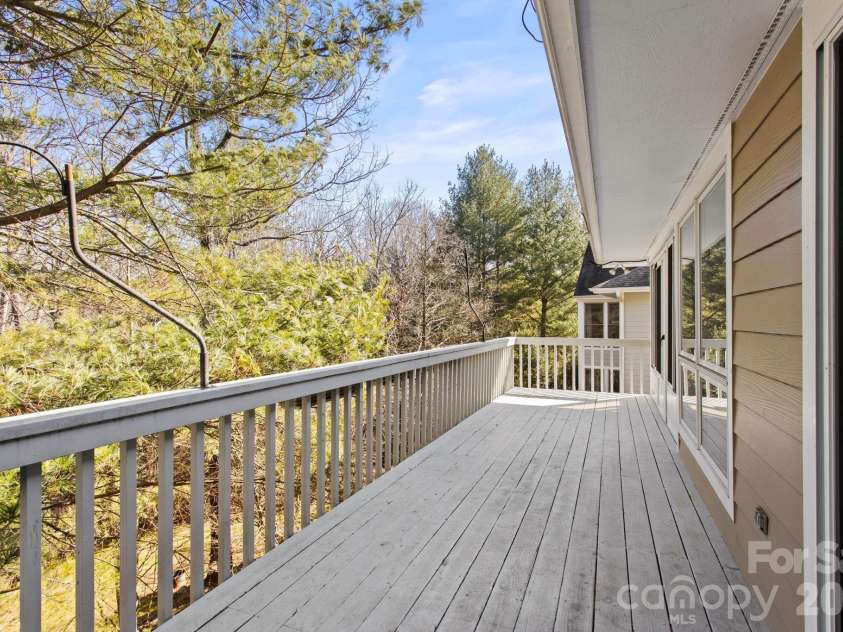 514 Cobblestone Lane, Flat Rock, NC 28731.  MLS# CAR4366078, YatesRealty ID 8907. 