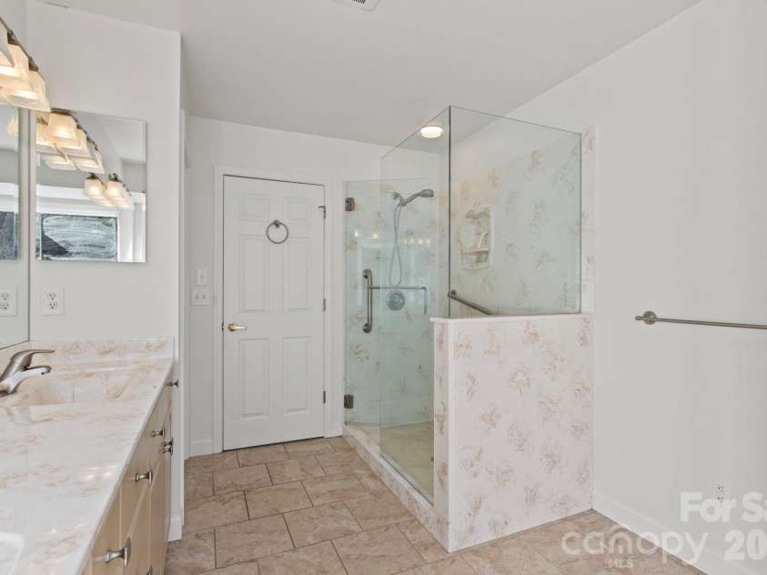 514 Cobblestone Lane, Flat Rock, NC 28731.  MLS# CAR4366078, YatesRealty ID 8907. 