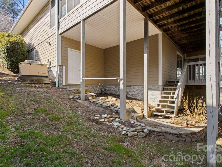 514 Cobblestone Lane, Flat Rock, NC 28731.  MLS# CAR4366078, YatesRealty ID 8907. 
