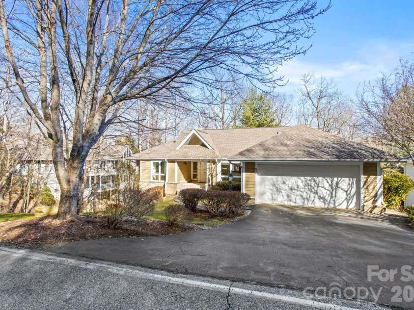 514 Cobblestone Lane, Flat Rock, NC 28731.  MLS# CAR4366078, YatesRealty ID 8907. 