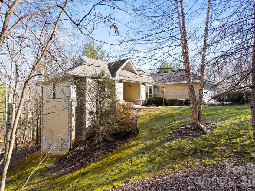 514 Cobblestone Lane, Flat Rock, NC 28731.  MLS# CAR4366078, YatesRealty ID 8907. 