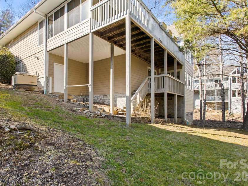 514 Cobblestone Lane, Flat Rock, NC 28731.  MLS# CAR4366078, YatesRealty ID 8907. 
