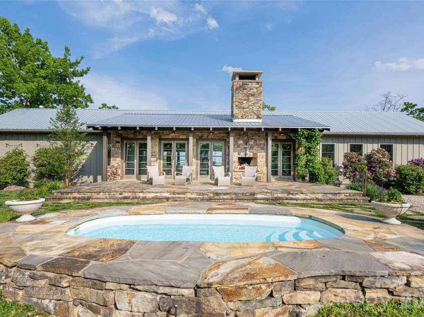 532 Tsali Crossing, Bryson City, NC 28713.  MLS# CAR4333421, YatesRealty ID 891. 