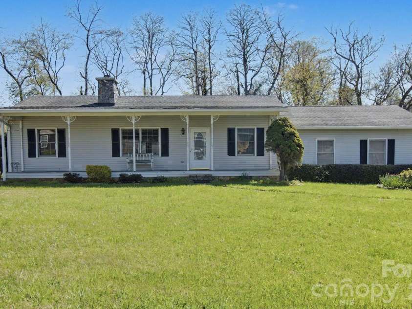 21 Sydney Lane, Asheville, NC 28806.  MLS# CAR4361623, YatesRealty ID 8910. 