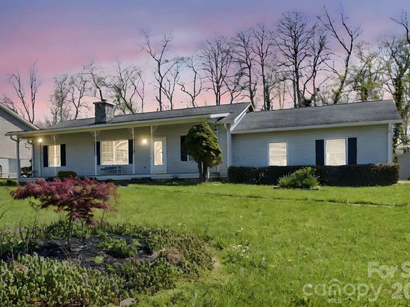 21 Sydney Lane, Asheville, NC 28806.  MLS# CAR4361623, YatesRealty ID 8910. 
