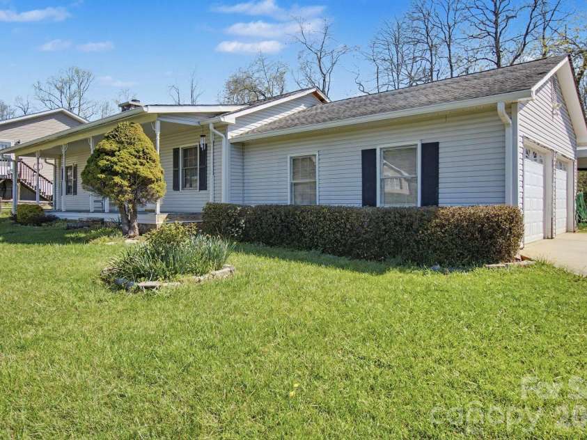 21 Sydney Lane, Asheville, NC 28806.  MLS# CAR4361623, YatesRealty ID 8910. 