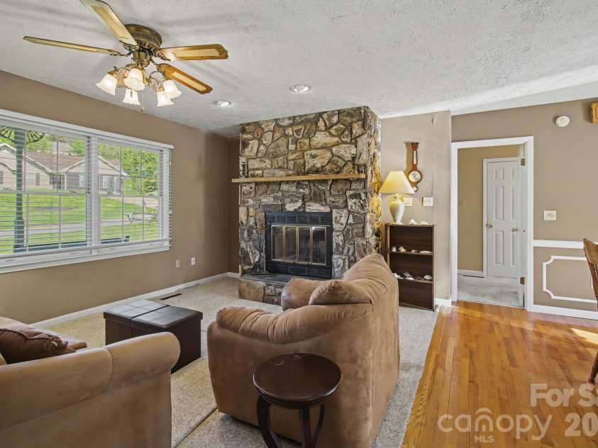 21 Sydney Lane, Asheville, NC 28806.  MLS# CAR4361623, YatesRealty ID 8910. 