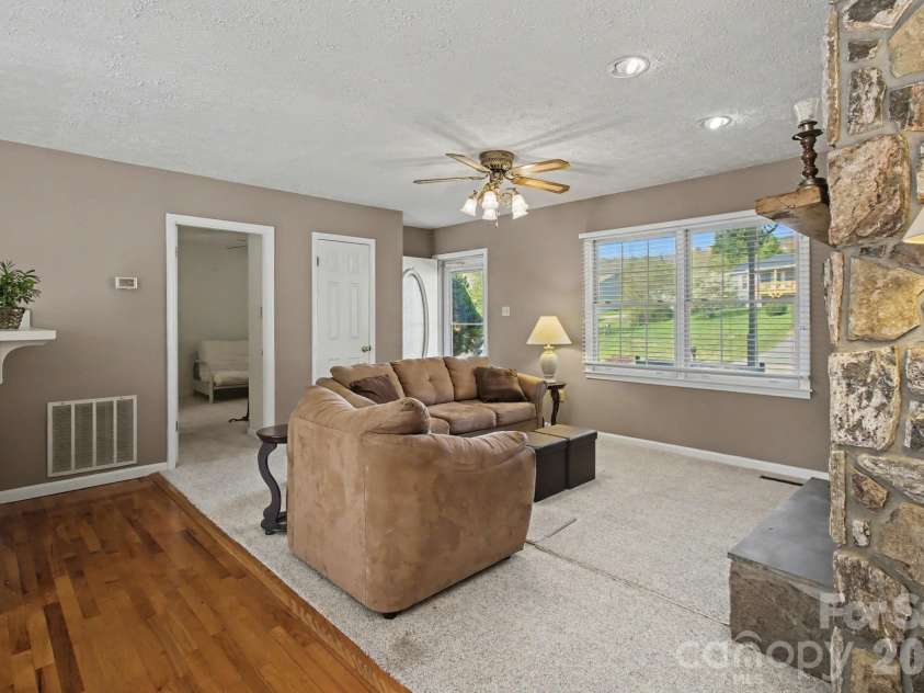 21 Sydney Lane, Asheville, NC 28806.  MLS# CAR4361623, YatesRealty ID 8910. 