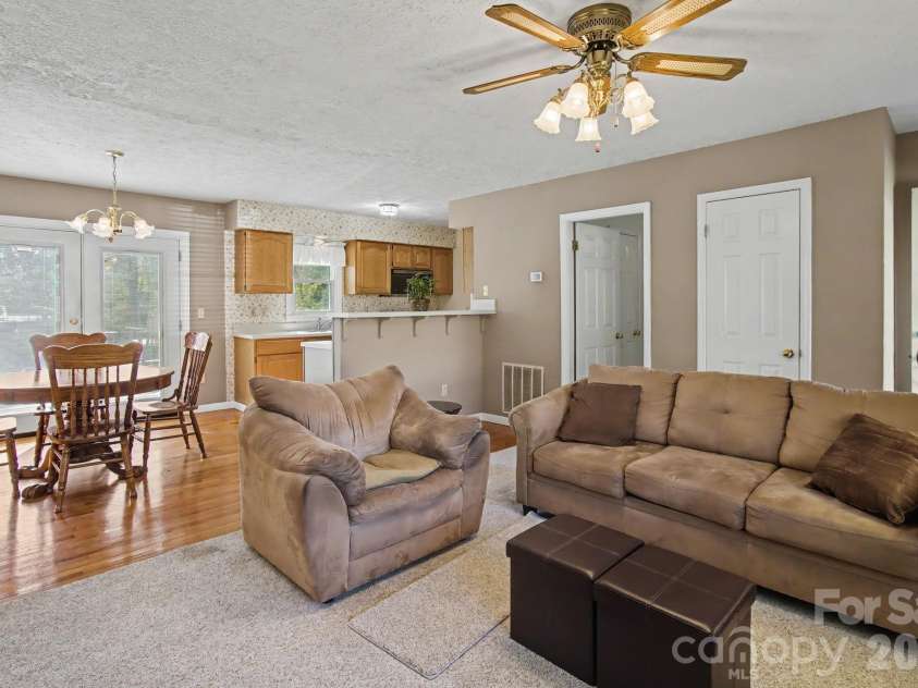 21 Sydney Lane, Asheville, NC 28806.  MLS# CAR4361623, YatesRealty ID 8910. 