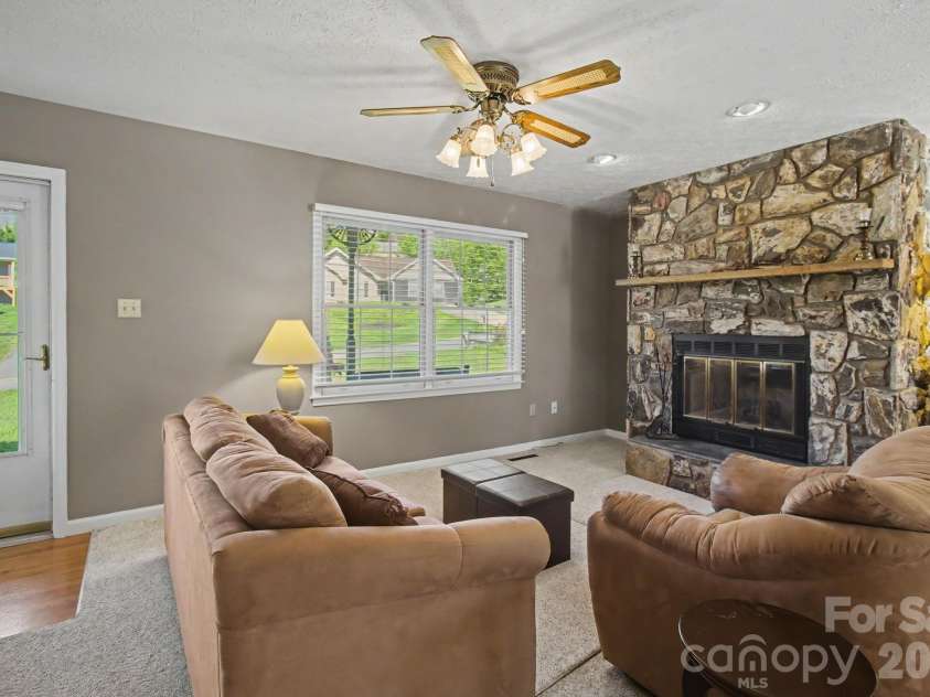21 Sydney Lane, Asheville, NC 28806.  MLS# CAR4361623, YatesRealty ID 8910. 
