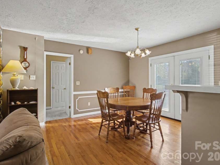21 Sydney Lane, Asheville, NC 28806.  MLS# CAR4361623, YatesRealty ID 8910. 