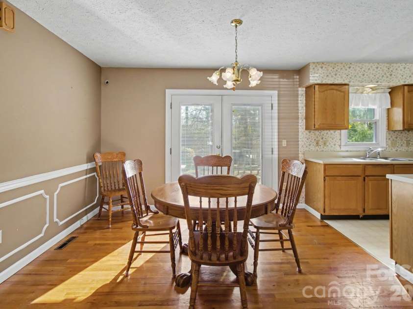 21 Sydney Lane, Asheville, NC 28806.  MLS# CAR4361623, YatesRealty ID 8910. 