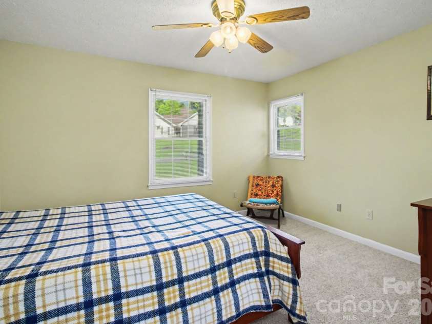 21 Sydney Lane, Asheville, NC 28806.  MLS# CAR4361623, YatesRealty ID 8910. 