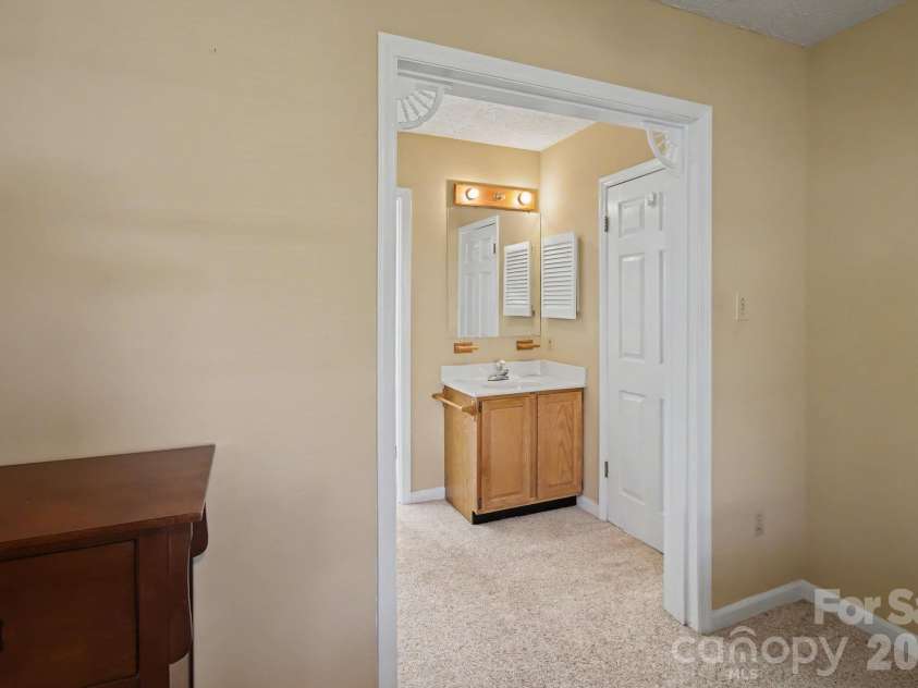 21 Sydney Lane, Asheville, NC 28806.  MLS# CAR4361623, YatesRealty ID 8910. 