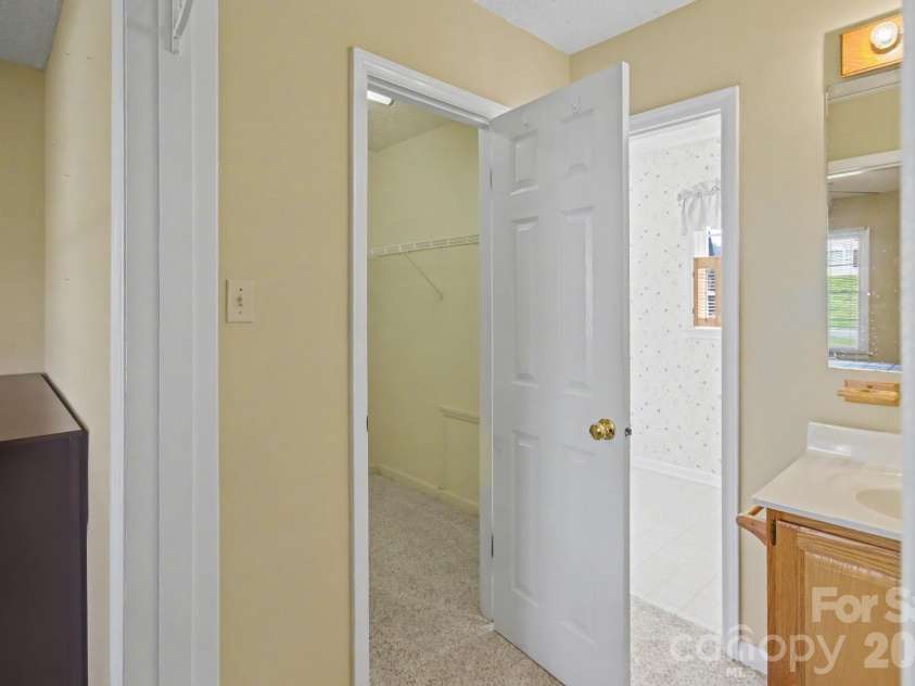 21 Sydney Lane, Asheville, NC 28806.  MLS# CAR4361623, YatesRealty ID 8910. 