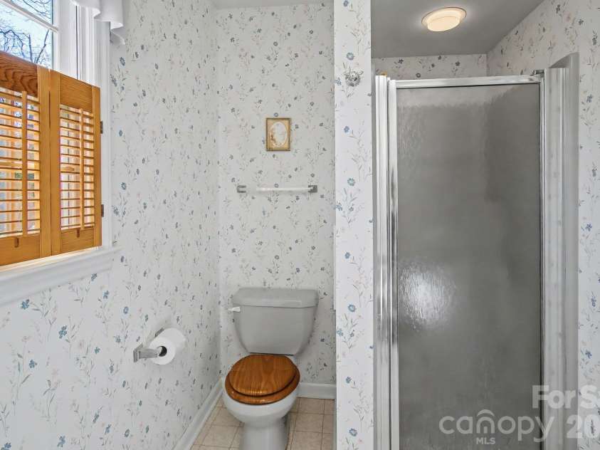 21 Sydney Lane, Asheville, NC 28806.  MLS# CAR4361623, YatesRealty ID 8910. 