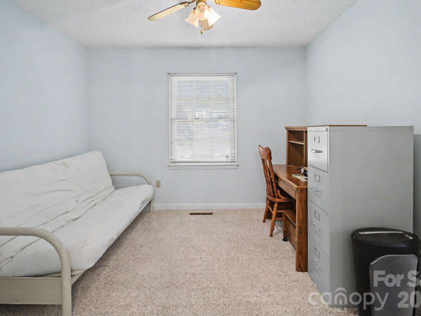 21 Sydney Lane, Asheville, NC 28806.  MLS# CAR4361623, YatesRealty ID 8910. 
