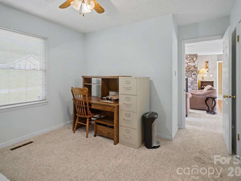 21 Sydney Lane, Asheville, NC 28806.  MLS# CAR4361623, YatesRealty ID 8910. 