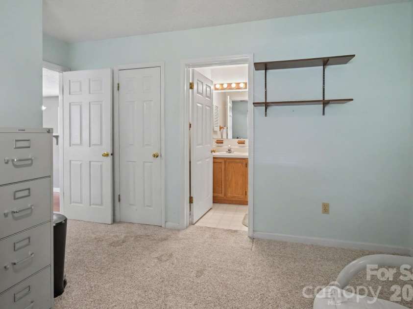 21 Sydney Lane, Asheville, NC 28806.  MLS# CAR4361623, YatesRealty ID 8910. 