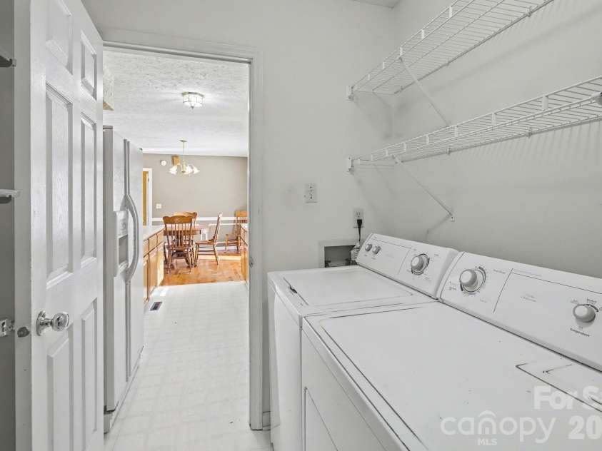 21 Sydney Lane, Asheville, NC 28806.  MLS# CAR4361623, YatesRealty ID 8910. 
