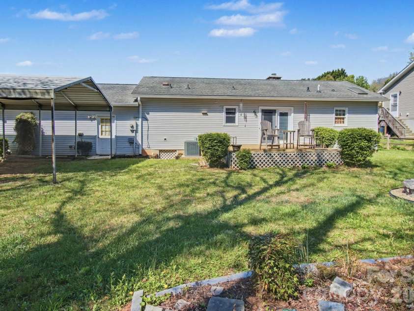 21 Sydney Lane, Asheville, NC 28806.  MLS# CAR4361623, YatesRealty ID 8910. 