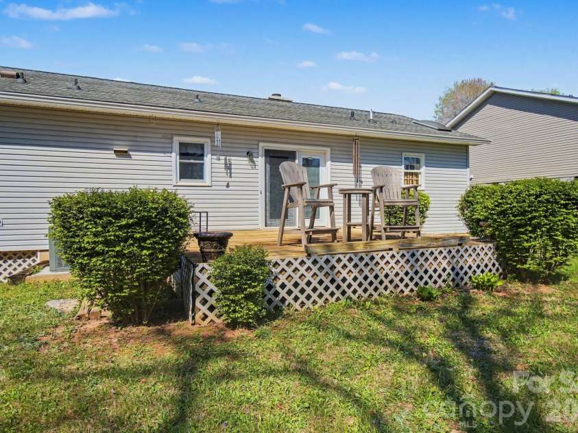 21 Sydney Lane, Asheville, NC 28806.  MLS# CAR4361623, YatesRealty ID 8910. 