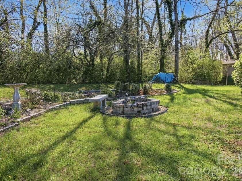 21 Sydney Lane, Asheville, NC 28806.  MLS# CAR4361623, YatesRealty ID 8910. 