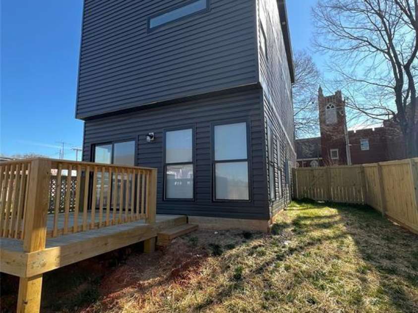 211 Webb Street, Gastonia, NC 28052.  MLS# CAR4366137, YatesRealty ID 8911. 