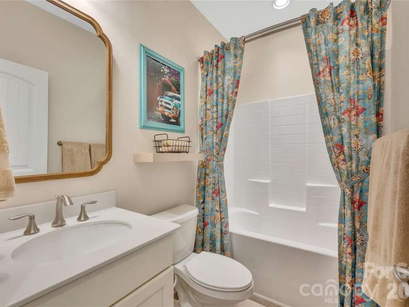 6243 Scuttle Lane, Denver, NC 28037.  MLS# CAR4412253, YatesRealty ID 8914. Secondary/Hall Bath