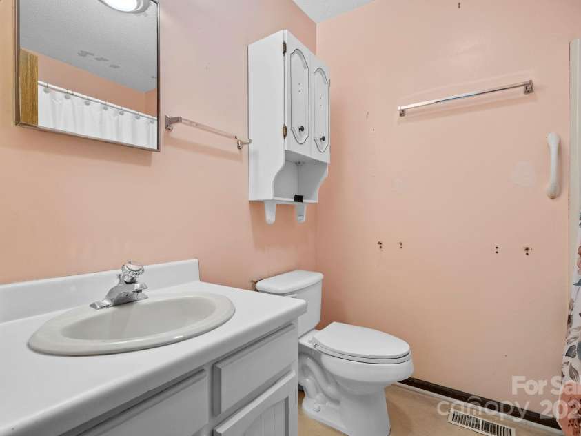 1020 Vineyard Road, Tryon, NC 28782.  MLS# CAR4252534, YatesRealty ID 8918. 