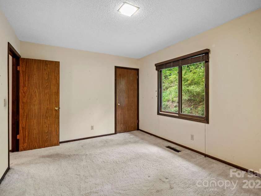 1020 Vineyard Road, Tryon, NC 28782.  MLS# CAR4252534, YatesRealty ID 8918. 