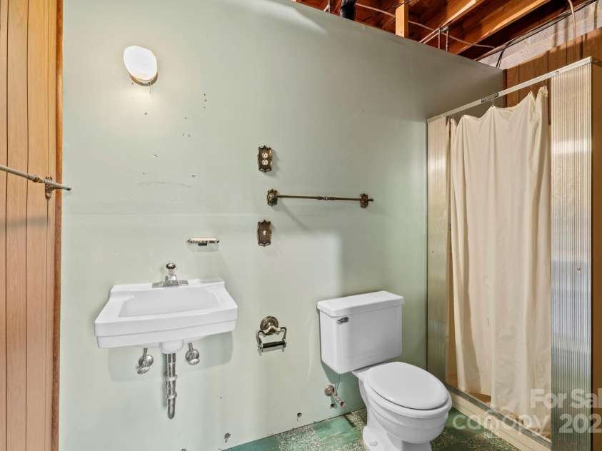 1020 Vineyard Road, Tryon, NC 28782.  MLS# CAR4252534, YatesRealty ID 8918. 