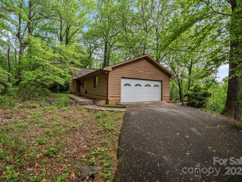 1020 Vineyard Road, Tryon, NC 28782.  MLS# CAR4252534, YatesRealty ID 8918. 
