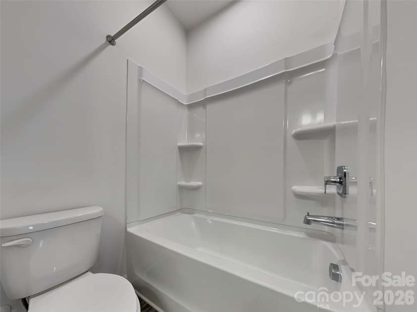 481 Hager Lake Road, Mooresville, NC 28115.  MLS# CAR4366201, YatesRealty ID 8918. 2nd floor full bath