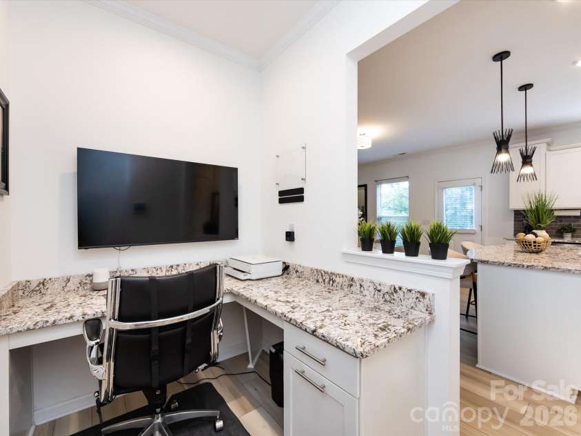 8903 Ansley Park Place, Huntersville, NC 28078.  MLS# CAR4366272, YatesRealty ID 8920. Convenient office nook off the kitchen featuring built-in granite desk space, ideal for working from home or managing daily tasks.