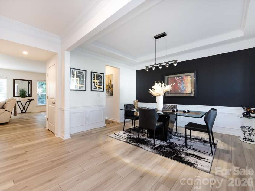 8903 Ansley Park Place, Huntersville, NC 28078.  MLS# CAR4366272, YatesRealty ID 8920. Elegant entryway featuring tray ceiling, wainscoting, and an open dining space filled with natural light.