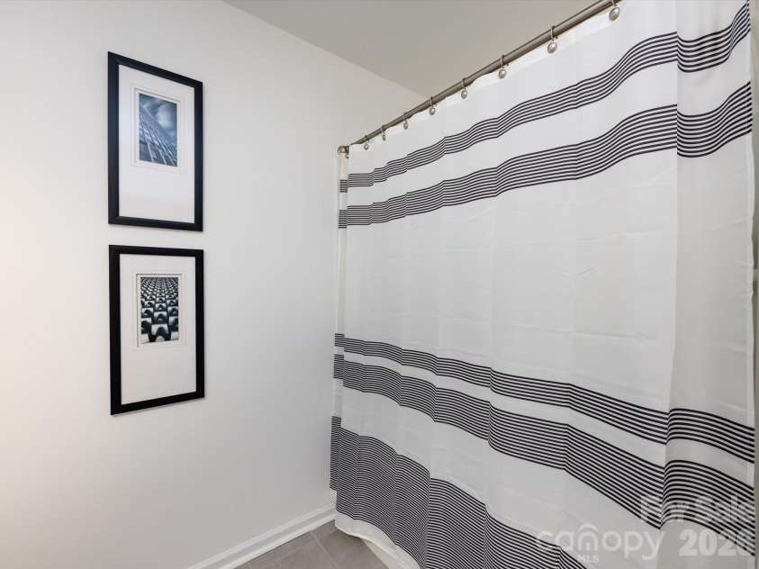 8903 Ansley Park Place, Huntersville, NC 28078.  MLS# CAR4366272, YatesRealty ID 8920. Full bathroom featuring a double vanity, ample counter space, and a tub/shower combination for added convenience.