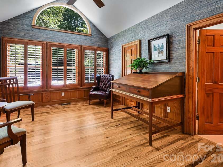 109 Chattooga Run, Hendersonville, NC 28739.  MLS# CAR4362800, YatesRealty ID 8921. 