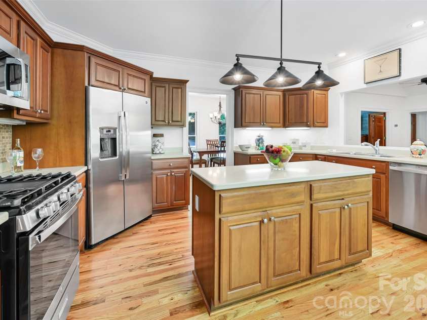 109 Chattooga Run, Hendersonville, NC 28739.  MLS# CAR4362800, YatesRealty ID 8921. 