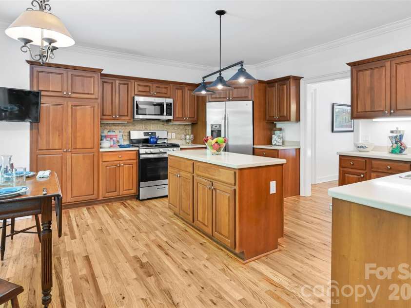 109 Chattooga Run, Hendersonville, NC 28739.  MLS# CAR4362800, YatesRealty ID 8921. 