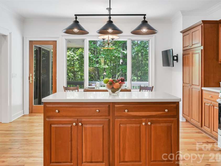 109 Chattooga Run, Hendersonville, NC 28739.  MLS# CAR4362800, YatesRealty ID 8921. 