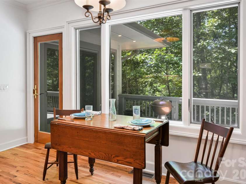 109 Chattooga Run, Hendersonville, NC 28739.  MLS# CAR4362800, YatesRealty ID 8921. 