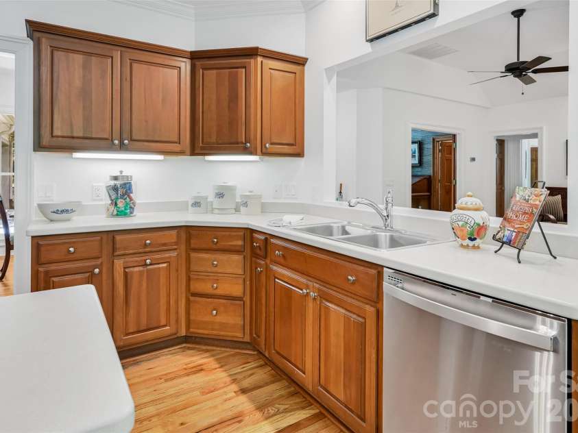 109 Chattooga Run, Hendersonville, NC 28739.  MLS# CAR4362800, YatesRealty ID 8921. 