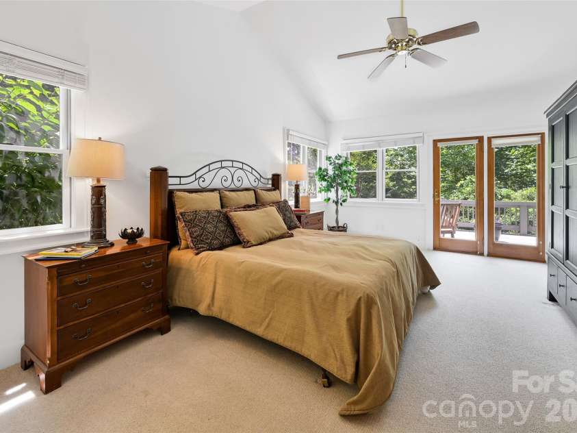 109 Chattooga Run, Hendersonville, NC 28739.  MLS# CAR4362800, YatesRealty ID 8921. 