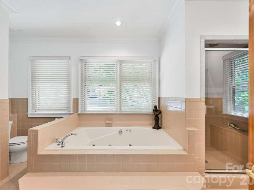 109 Chattooga Run, Hendersonville, NC 28739.  MLS# CAR4362800, YatesRealty ID 8921. 