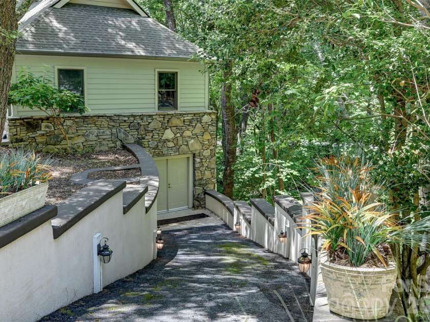 109 Chattooga Run, Hendersonville, NC 28739.  MLS# CAR4362800, YatesRealty ID 8921. 