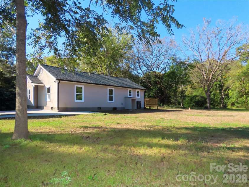433 Clinton Avenue, Lancaster, SC 29720.  MLS# CAR4310556, YatesRealty ID 8924. 