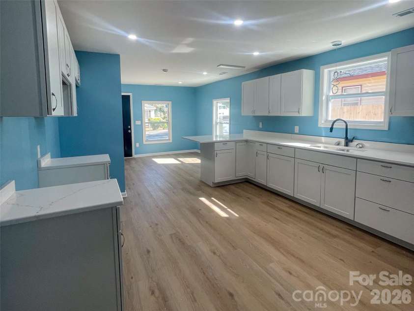 433 Clinton Avenue, Lancaster, SC 29720.  MLS# CAR4310556, YatesRealty ID 8924. 