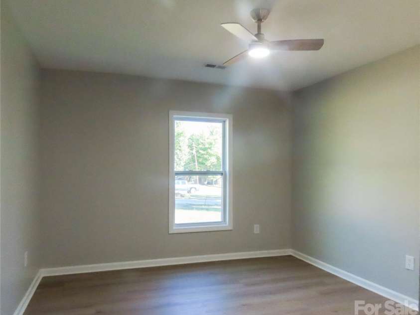 433 Clinton Avenue, Lancaster, SC 29720.  MLS# CAR4310556, YatesRealty ID 8924. 
